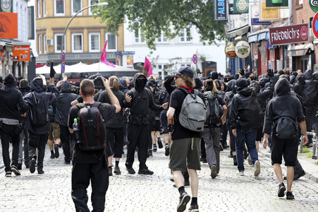 '#BlockG20 – colour the red zone!' Demonstration in Hamburg