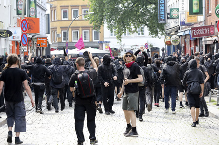 '#BlockG20 – colour the red zone!' Demonstration in Hamburg
