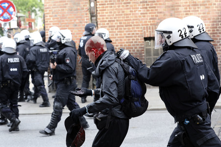 '#BlockG20 – colour the red zone!' Demonstration in Hamburg
