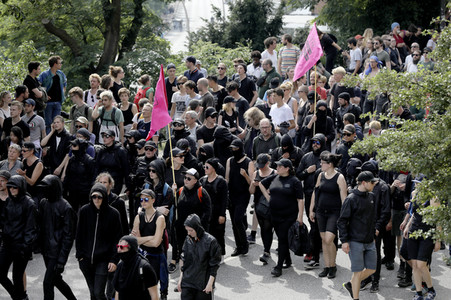 '#BlockG20 – colour the red zone!' Demonstration in Hamburg