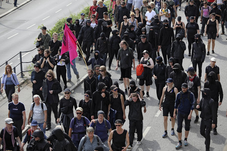 '#BlockG20 – colour the red zone!' Demonstration in Hamburg