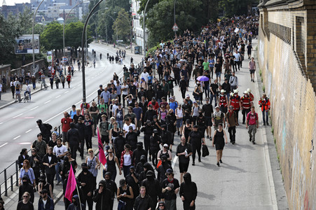 '#BlockG20 – colour the red zone!' Demonstration in Hamburg