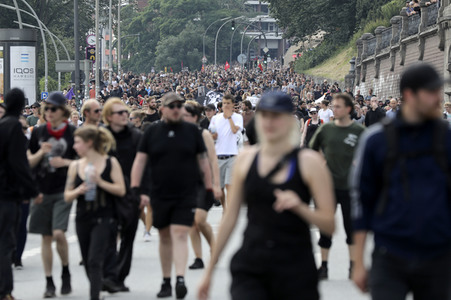 '#BlockG20 – colour the red zone!' Demonstration in Hamburg