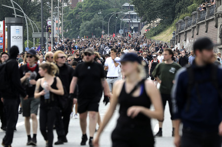 '#BlockG20 – colour the red zone!' Demonstration in Hamburg