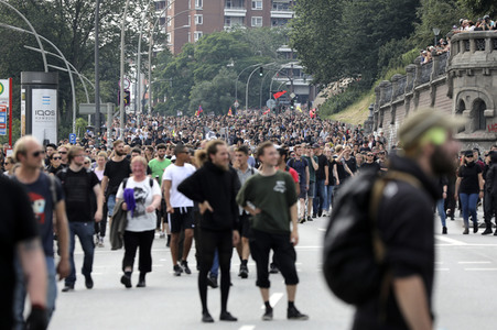 '#BlockG20 – colour the red zone!' Demonstration in Hamburg