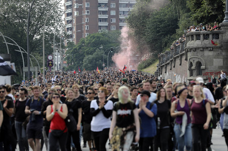 '#BlockG20 – colour the red zone!' Demonstration in Hamburg