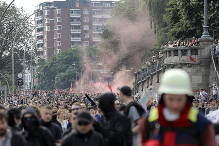 '#BlockG20 – colour the red zone!' Demonstration in Hamburg