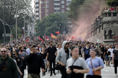 '#BlockG20 – colour the red zone!' Demonstration in Hamburg