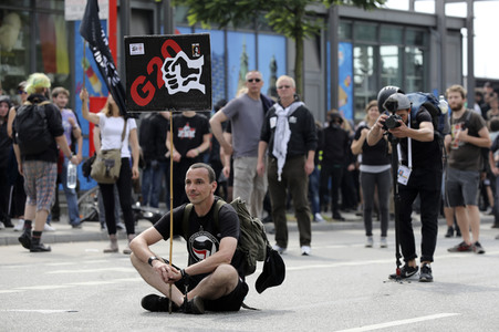 '#BlockG20 – colour the red zone!' Demonstration in Hamburg