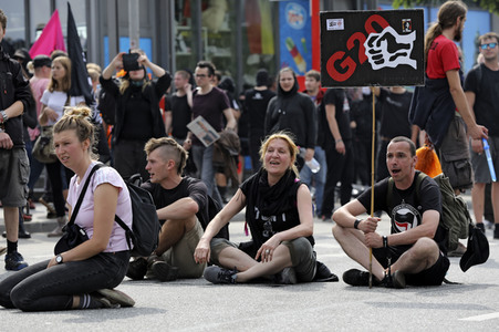 '#BlockG20 – colour the red zone!' Demonstration in Hamburg