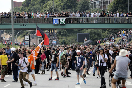 '#BlockG20 – colour the red zone!' Demonstration in Hamburg