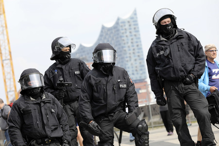 '#BlockG20 – colour the red zone!' Demonstration in Hamburg