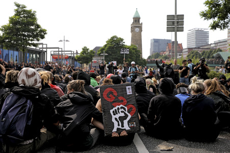 '#BlockG20 – colour the red zone!' Demonstration in Hamburg