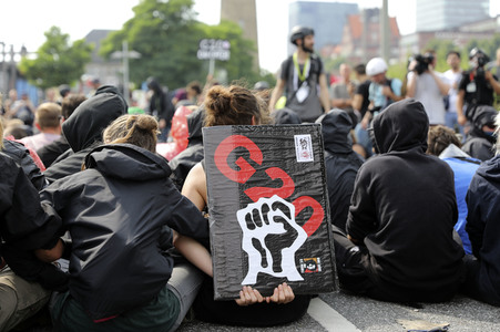 '#BlockG20 – colour the red zone!' Demonstration in Hamburg