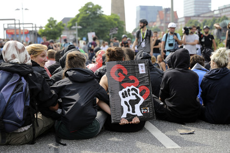 '#BlockG20 – colour the red zone!' Demonstration in Hamburg