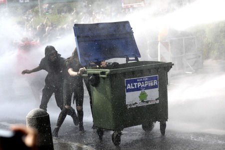 '#BlockG20 – colour the red zone!' Demonstration in Hamburg