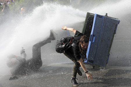 '#BlockG20 – colour the red zone!' Demonstration in Hamburg