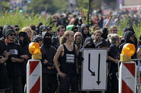 '#BlockG20 – colour the red zone!' Demonstration in Hamburg