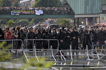 '#BlockG20 – colour the red zone!' Demonstration in Hamburg