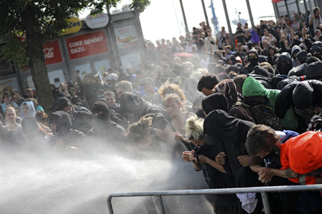 '#BlockG20 – colour the red zone!' Demonstration in Hamburg