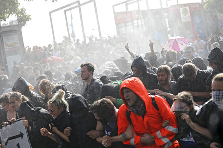 '#BlockG20 – colour the red zone!' Demonstration in Hamburg