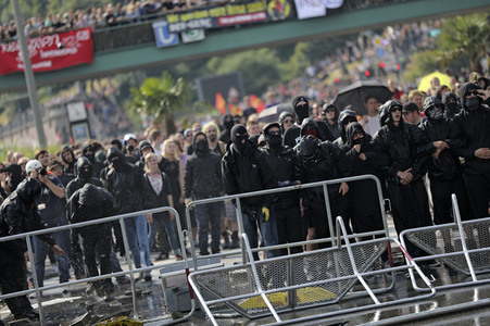 '#BlockG20 – colour the red zone!' Demonstration in Hamburg