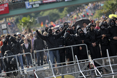 '#BlockG20 – colour the red zone!' Demonstration in Hamburg