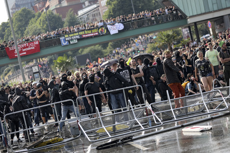 '#BlockG20 – colour the red zone!' Demonstration in Hamburg
