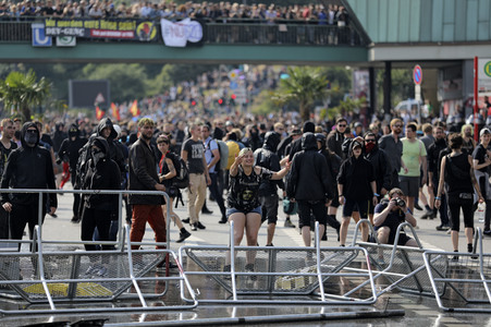 '#BlockG20 – colour the red zone!' Demonstration in Hamburg