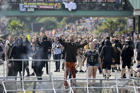 '#BlockG20 – colour the red zone!' Demonstration in Hamburg
