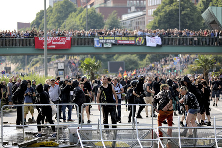 '#BlockG20 – colour the red zone!' Demonstration in Hamburg