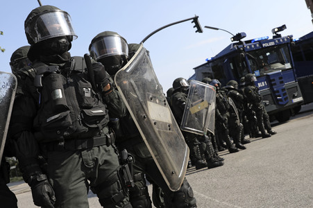 '#BlockG20 – colour the red zone!' Demonstration in Hamburg
