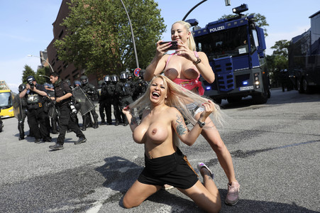 '#BlockG20 – colour the red zone!' Demonstration in Hamburg