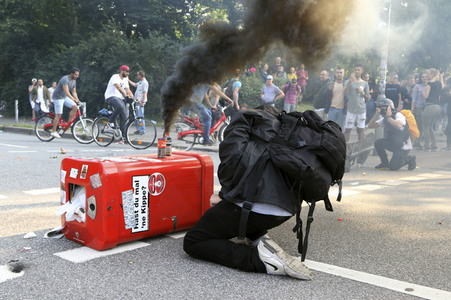 '#BlockG20 – colour the red zone!' Demonstration in Hamburg