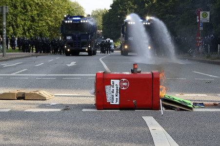 '#BlockG20 – colour the red zone!' Demonstration in Hamburg