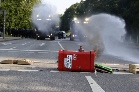'#BlockG20 – colour the red zone!' Demonstration in Hamburg