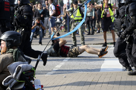 '#BlockG20 – colour the red zone!' Demonstration in Hamburg