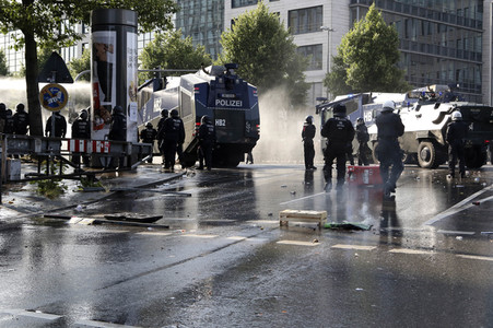'#BlockG20 – colour the red zone!' Demonstration in Hamburg