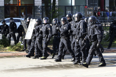 '#BlockG20 – colour the red zone!' Demonstration in Hamburg