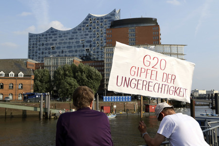 '#BlockG20 – colour the red zone!' Demonstration in Hamburg