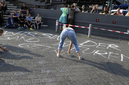 '#BlockG20 – colour the red zone!' Demonstration in Hamburg