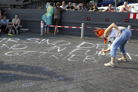 '#BlockG20 – colour the red zone!' Demonstration in Hamburg
