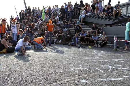 '#BlockG20 – colour the red zone!' Demonstration in Hamburg