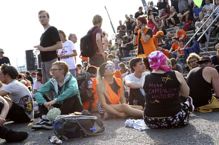 '#BlockG20 – colour the red zone!' Demonstration in Hamburg