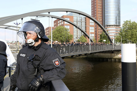 '#BlockG20 – colour the red zone!' Demonstration in Hamburg