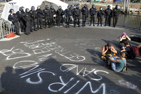 '#BlockG20 – colour the red zone!' Demonstration in Hamburg