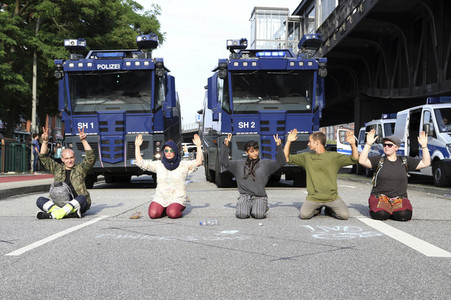'#BlockG20 – colour the red zone!' Demonstration in Hamburg