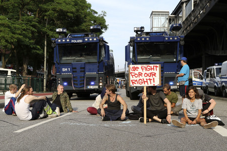 '#BlockG20 – colour the red zone!' Demonstration in Hamburg
