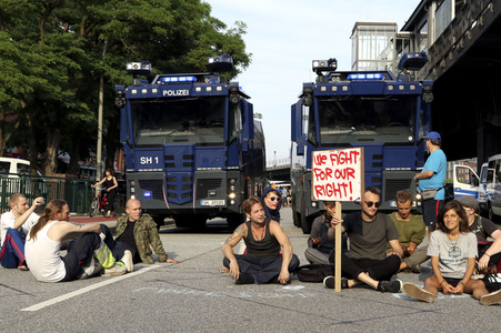 '#BlockG20 – colour the red zone!' Demonstration in Hamburg