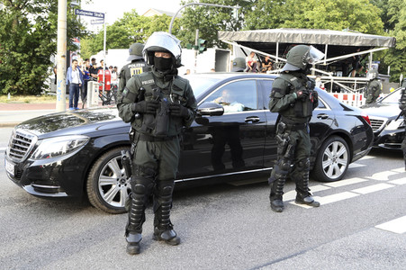 '#BlockG20 – colour the red zone!' Demonstration in Hamburg